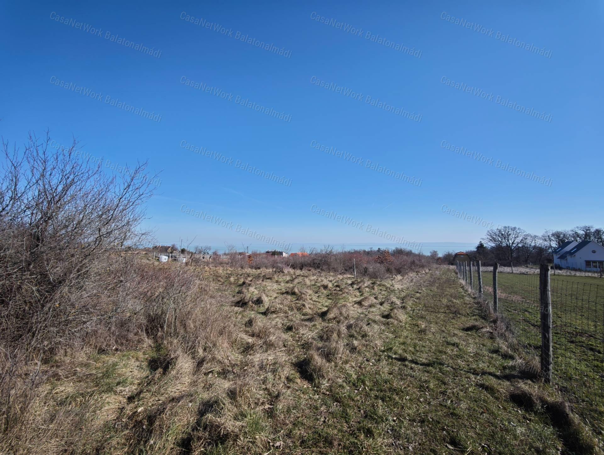 Balatoni panorámás mezőgazdasági terület eladó Balatonszepezden
