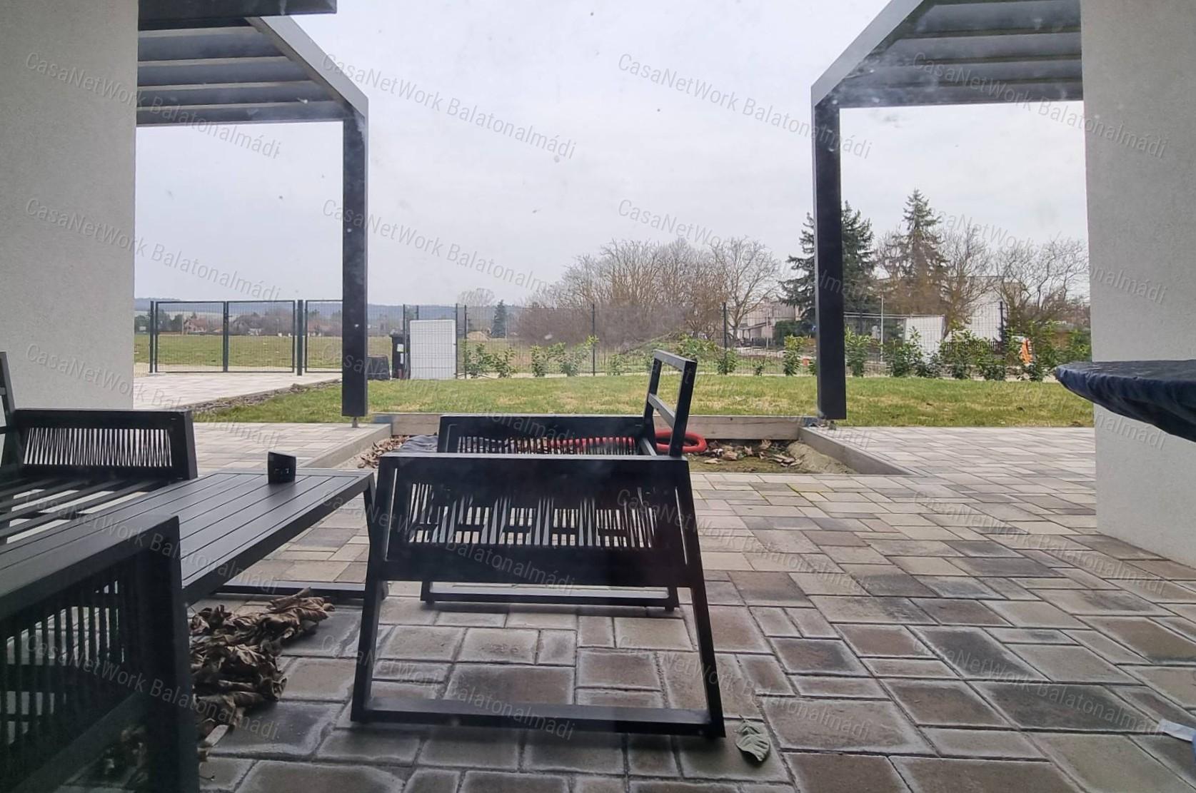 Eladó új építésű ikerházfél Balatonkenesén!
