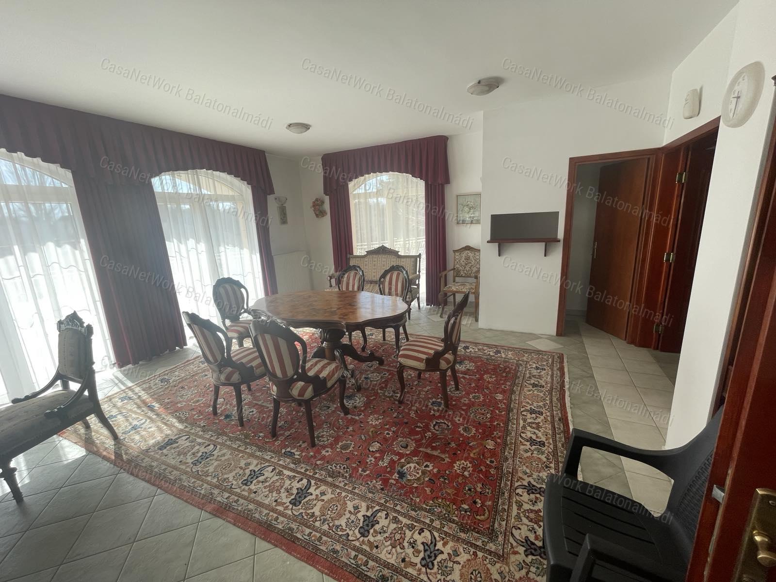 Balatonfüredi 14 szobás villa wellness részleggel