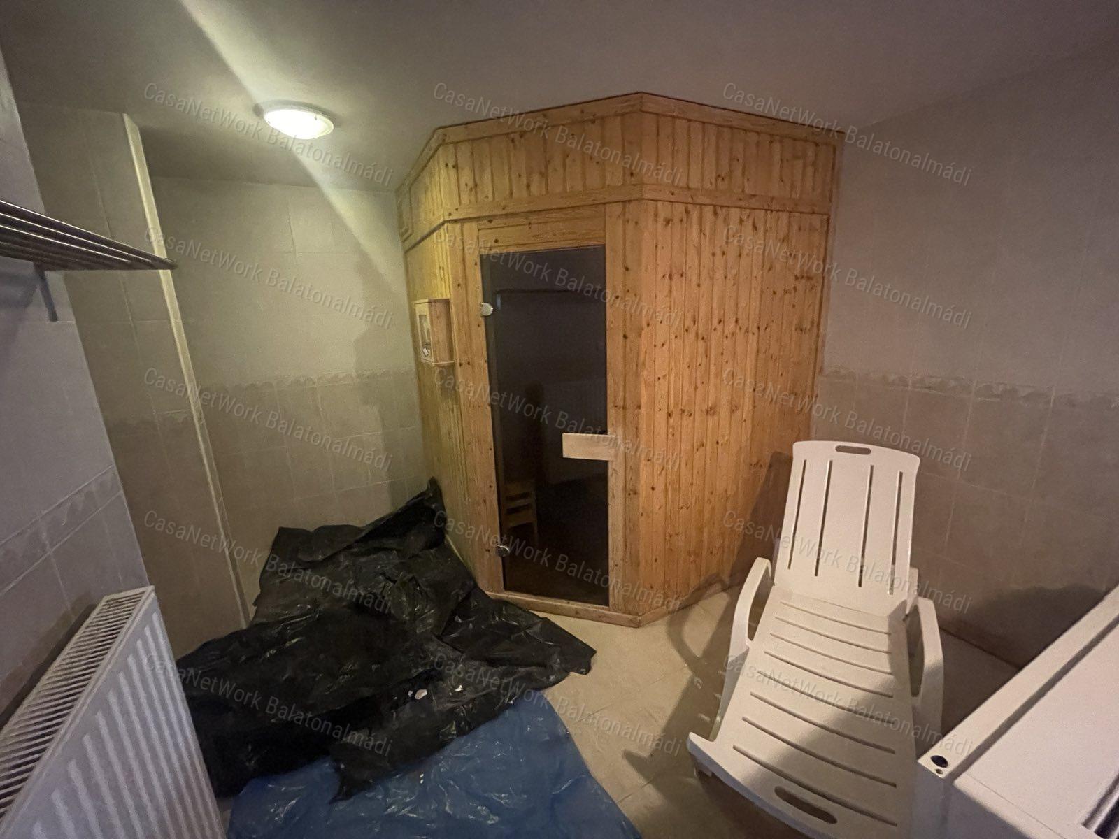Balatonfüredi 14 szobás villa wellness részleggel
