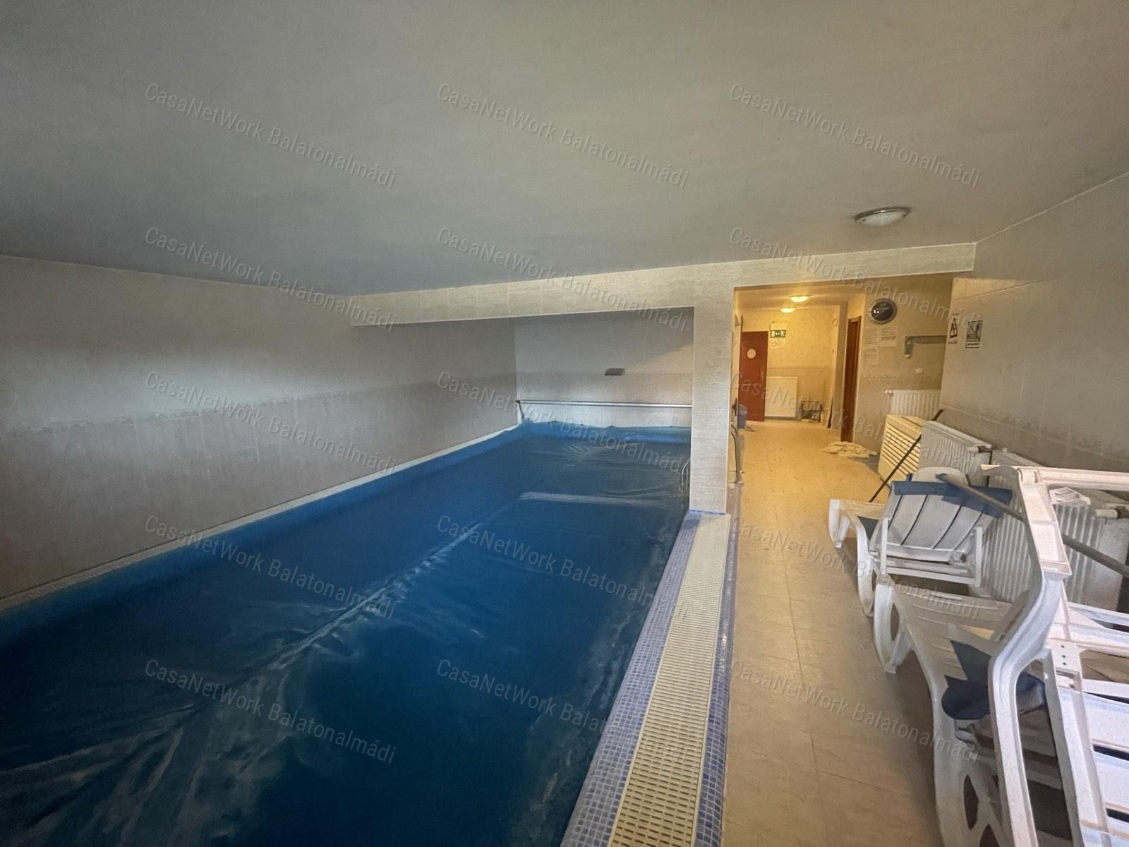 Balatonfüredi 14 szobás villa wellness részleggel
