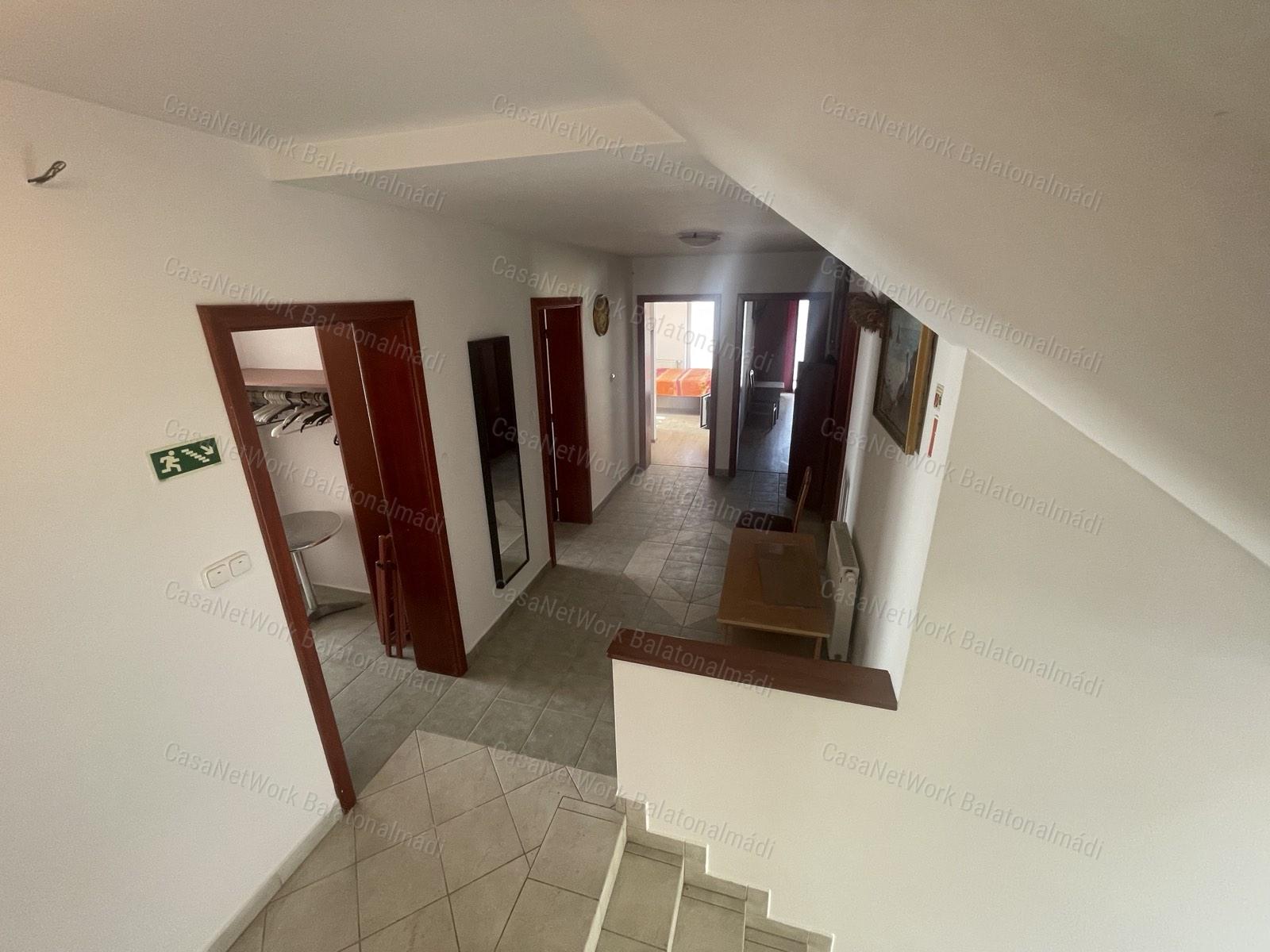 Balatonfüredi 14 szobás villa wellness részleggel