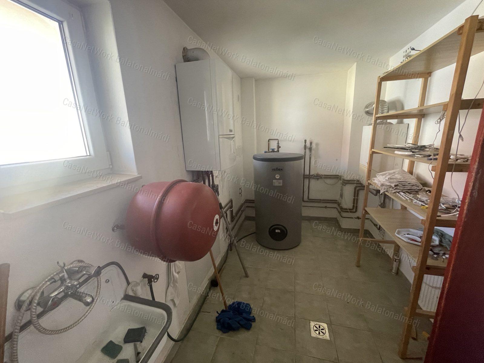 Balatonfüredi 14 szobás villa wellness részleggel