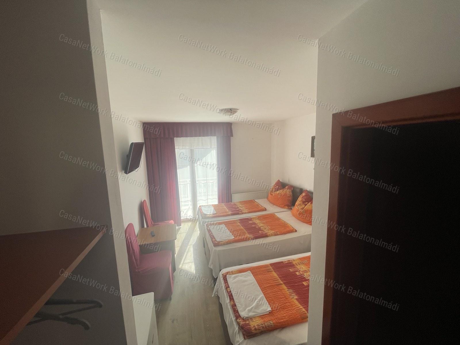 Balatonfüredi 14 szobás villa wellness részleggel