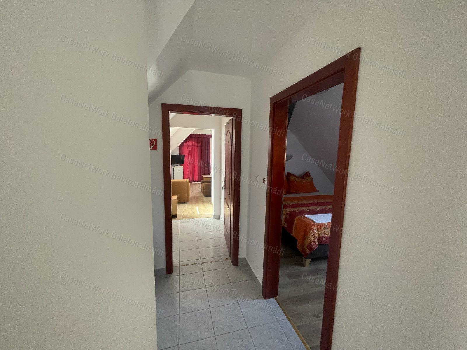 Balatonfüredi 14 szobás villa wellness részleggel
