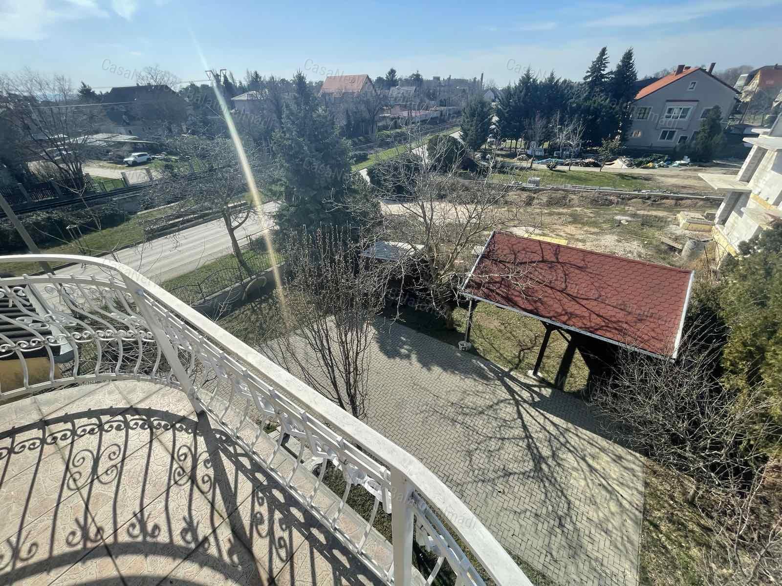 Balatonfüredi 14 szobás villa wellness részleggel