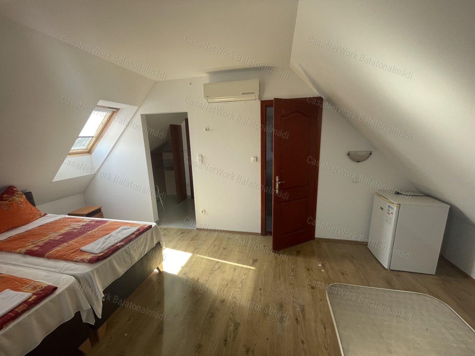 Balatonfüredi 14 szobás villa wellness részleggel