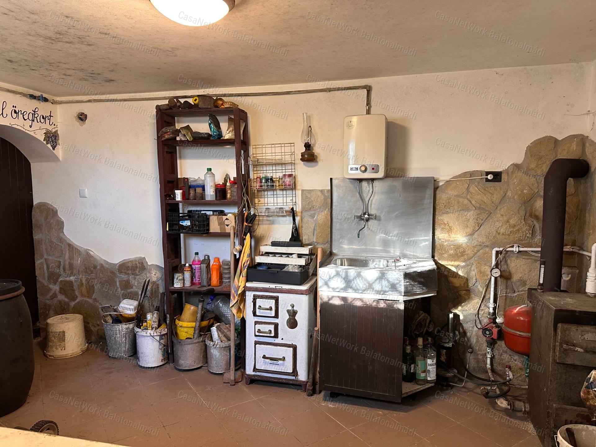 Eladó hangulatos nyaraló Felsőörsön