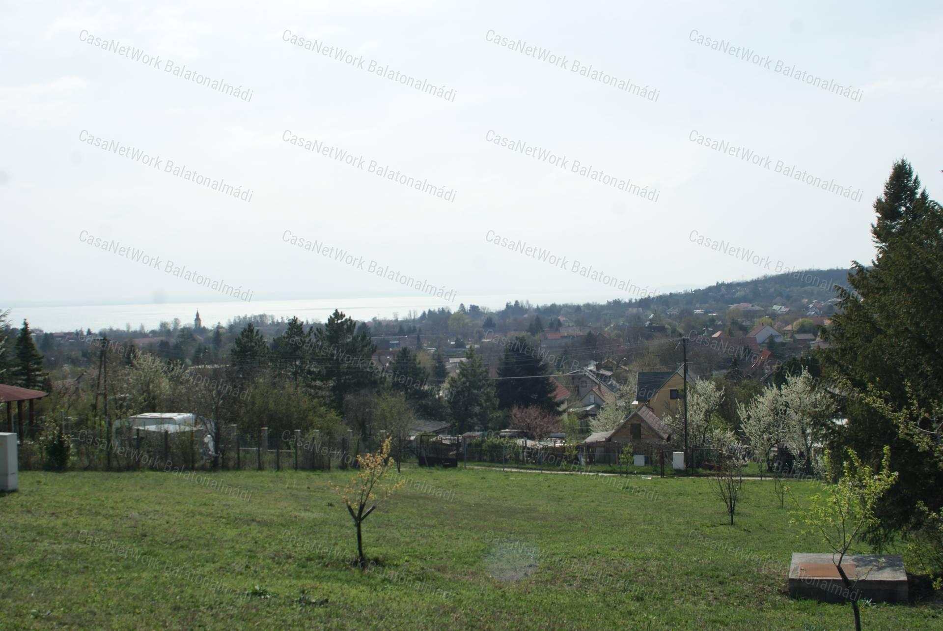Balatonkenesén panorámás építési telek eladó