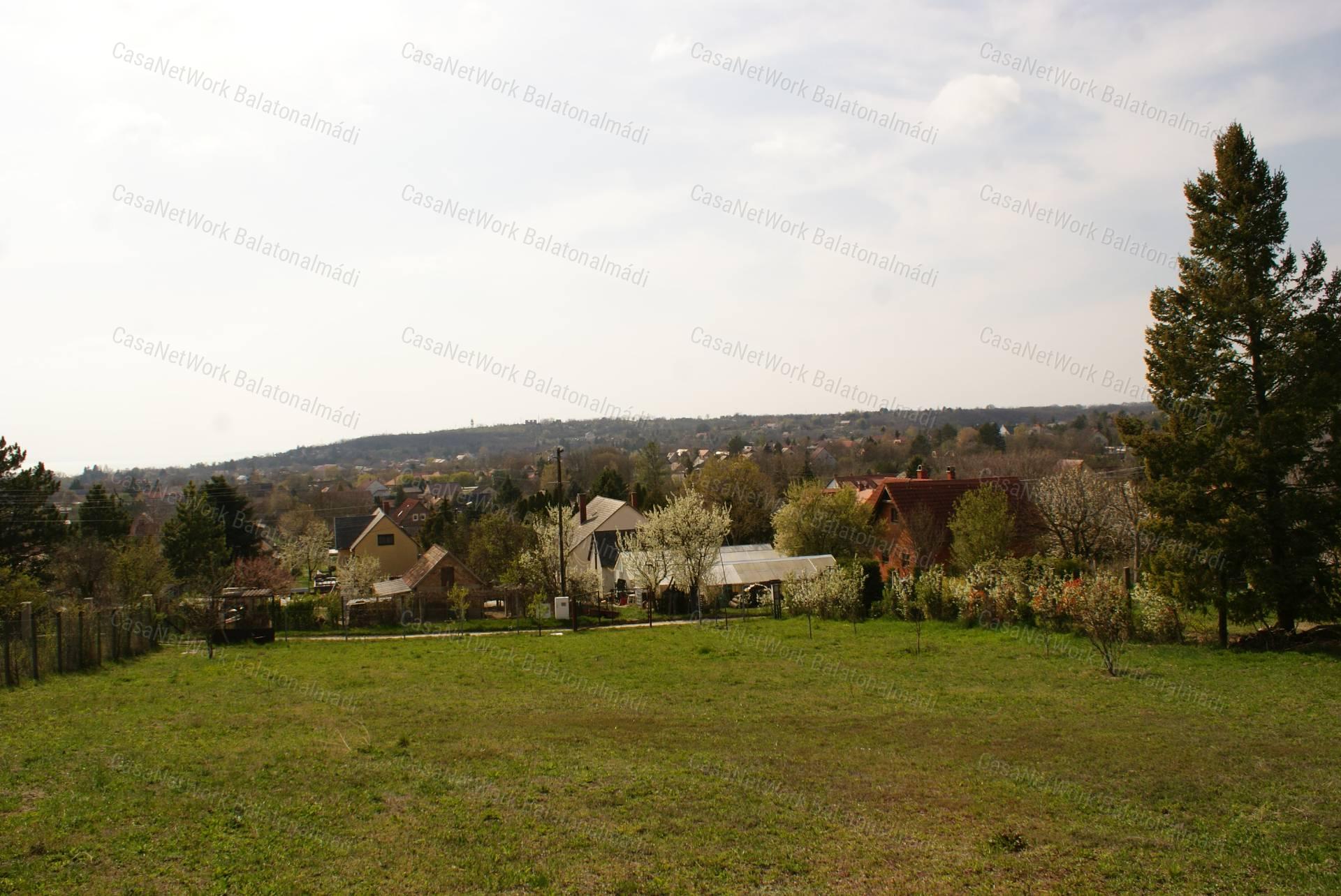 Balatonkenesén panorámás építési telek eladó