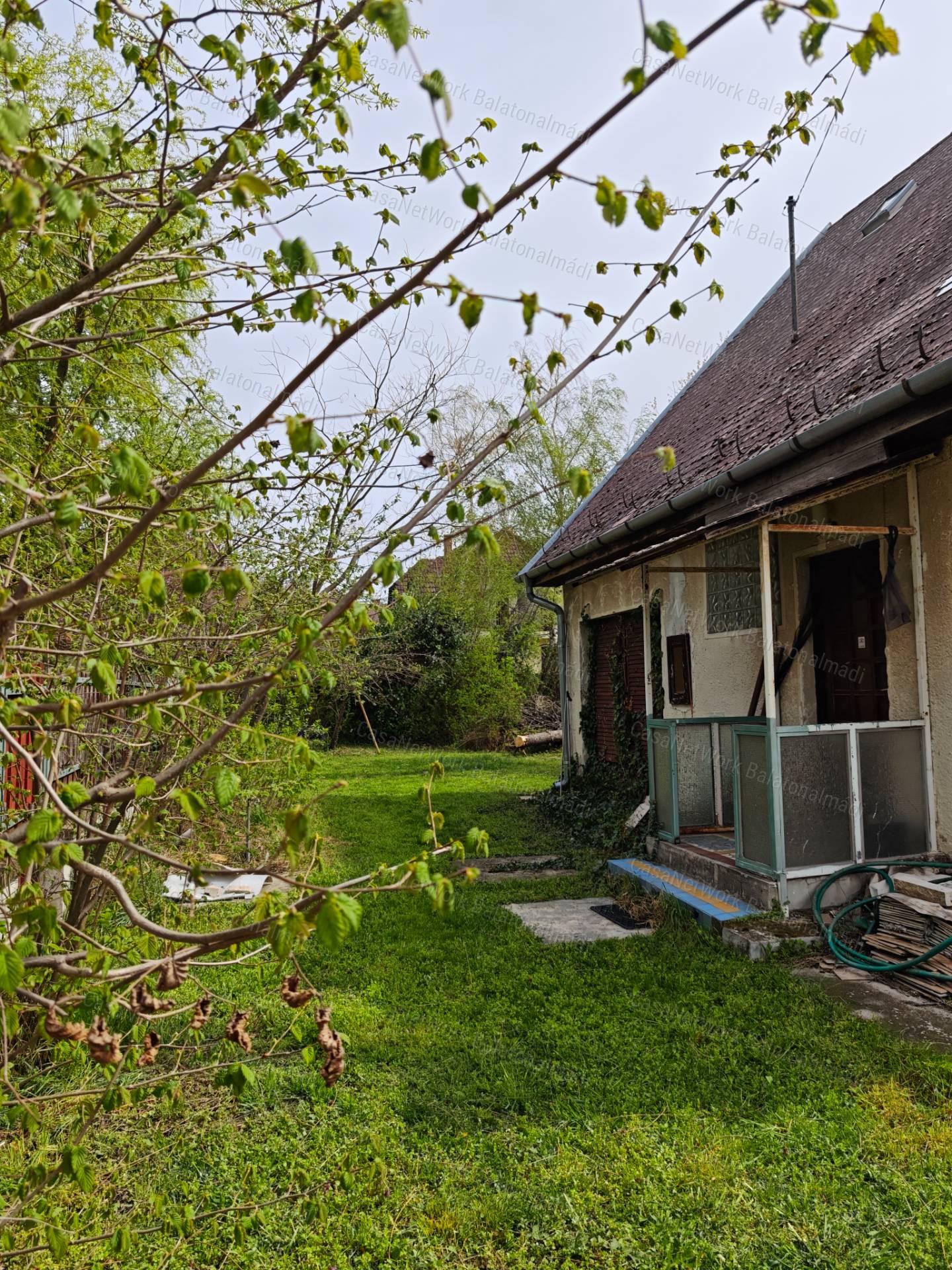 Építési telek eladó Alsóörsön a strand közelében
