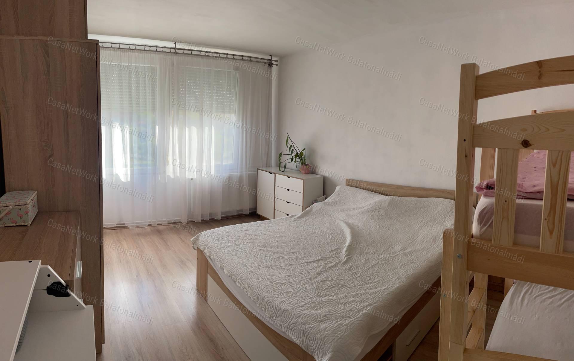 Két szobás lakás eladó Balatonalmádiban