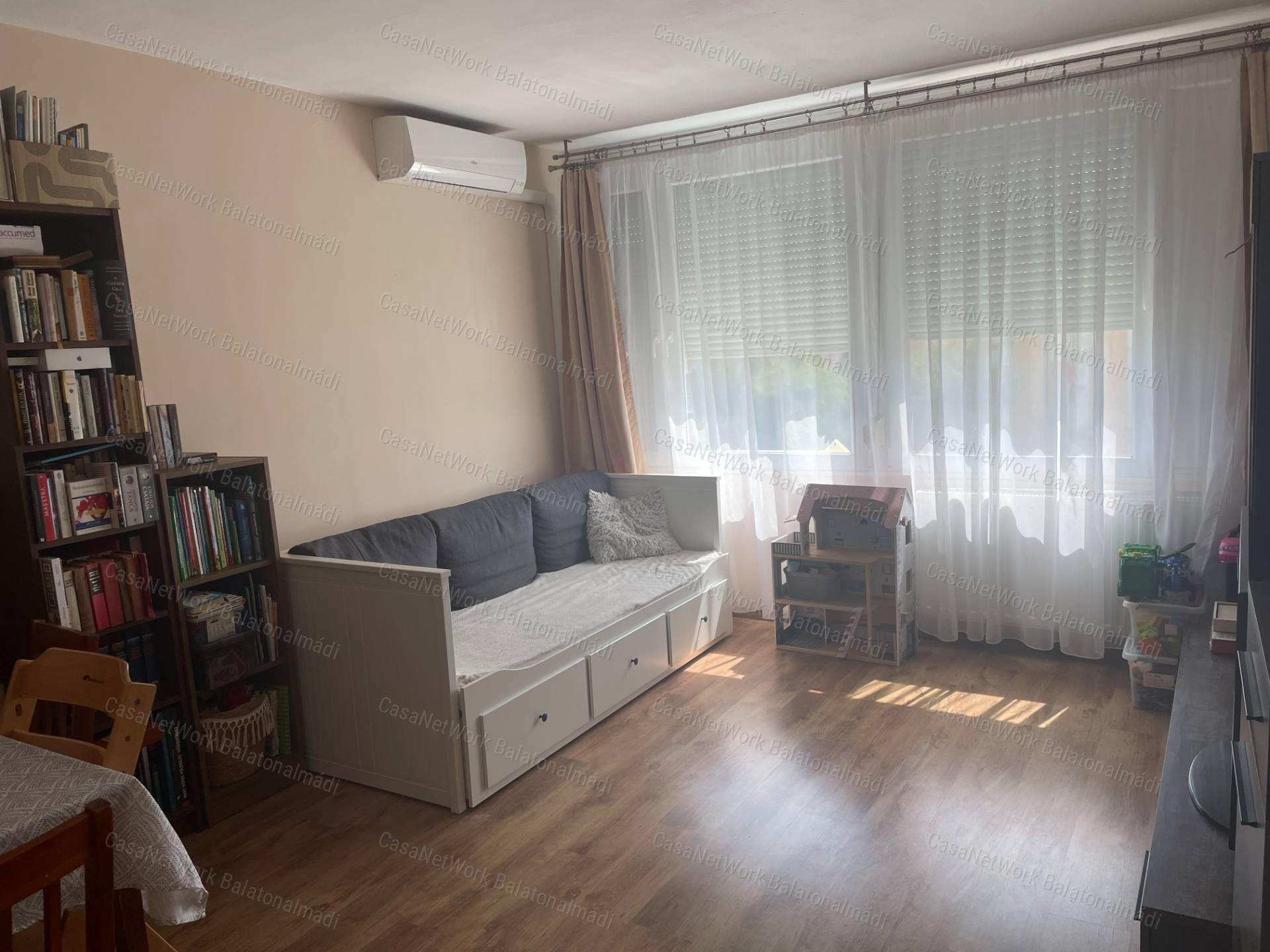 Két szobás lakás eladó Balatonalmádiban