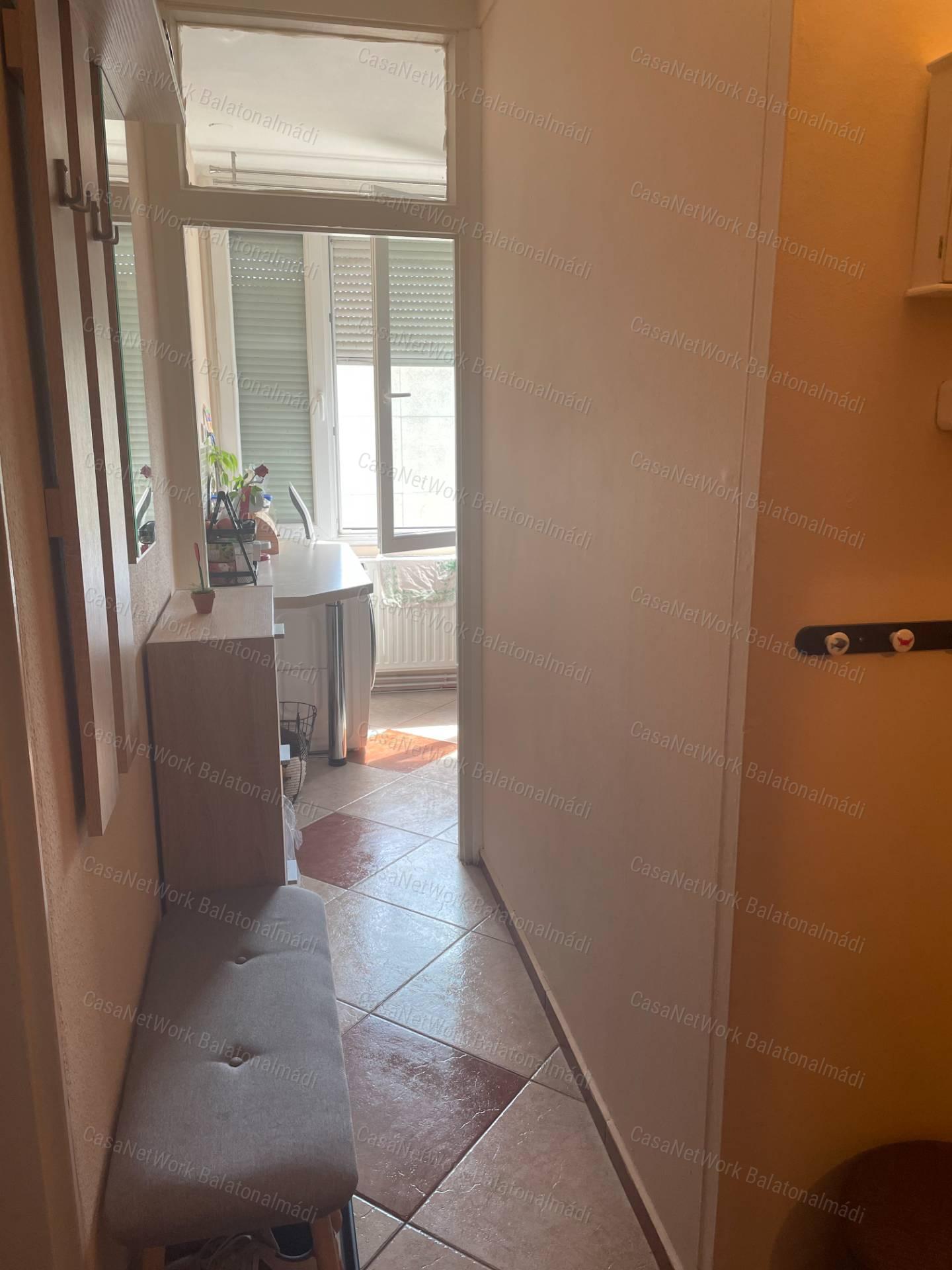 Két szobás lakás eladó Balatonalmádiban