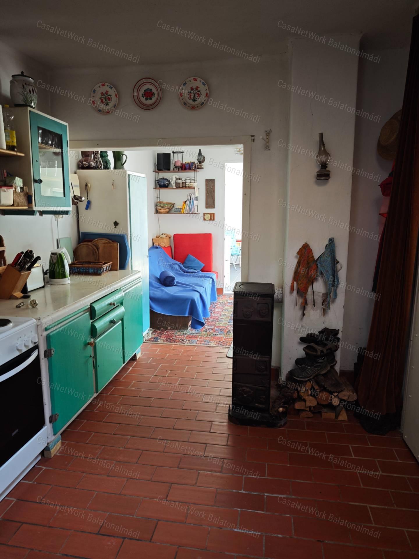 Balatoni panorámás nyaraló eladó Felsőörsön