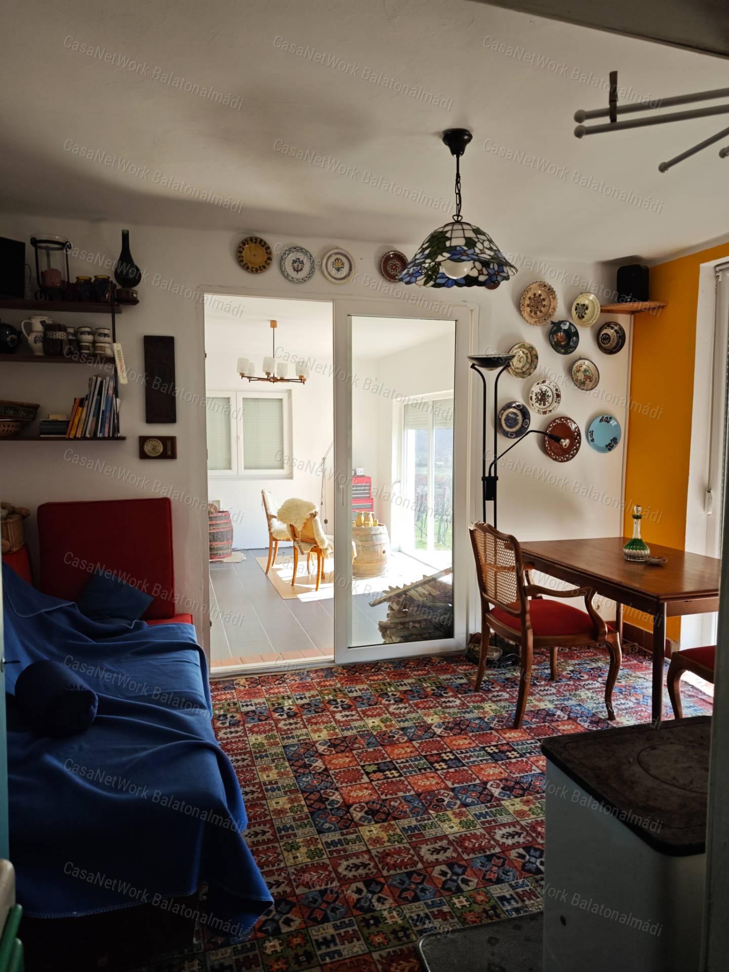 Balatoni panorámás nyaraló eladó Felsőörsön