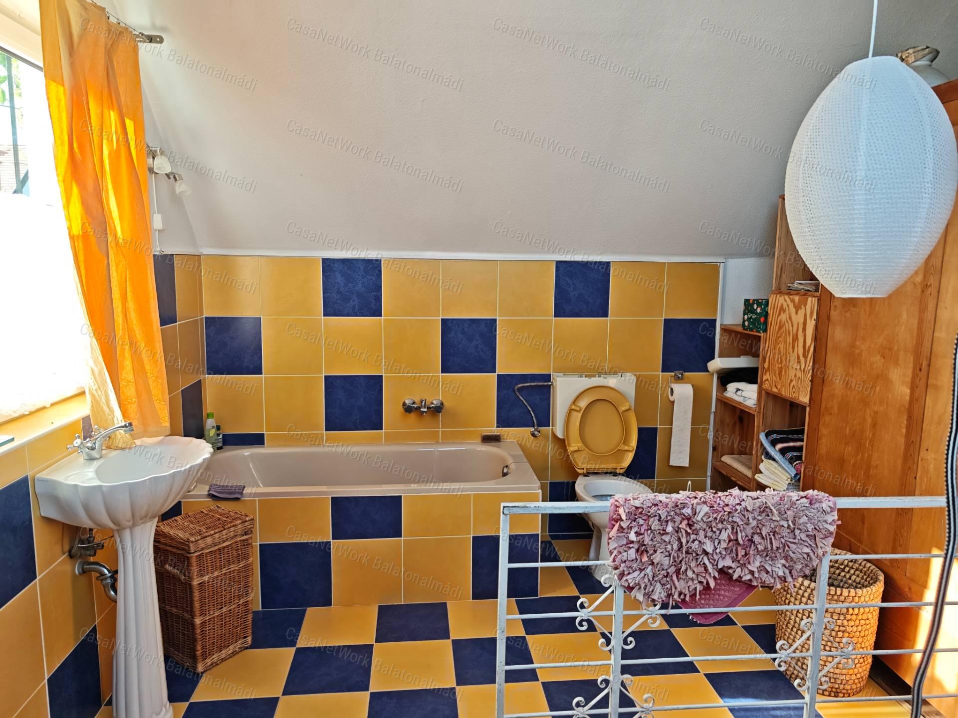 Balatoni panorámás nyaraló eladó Felsőörsön