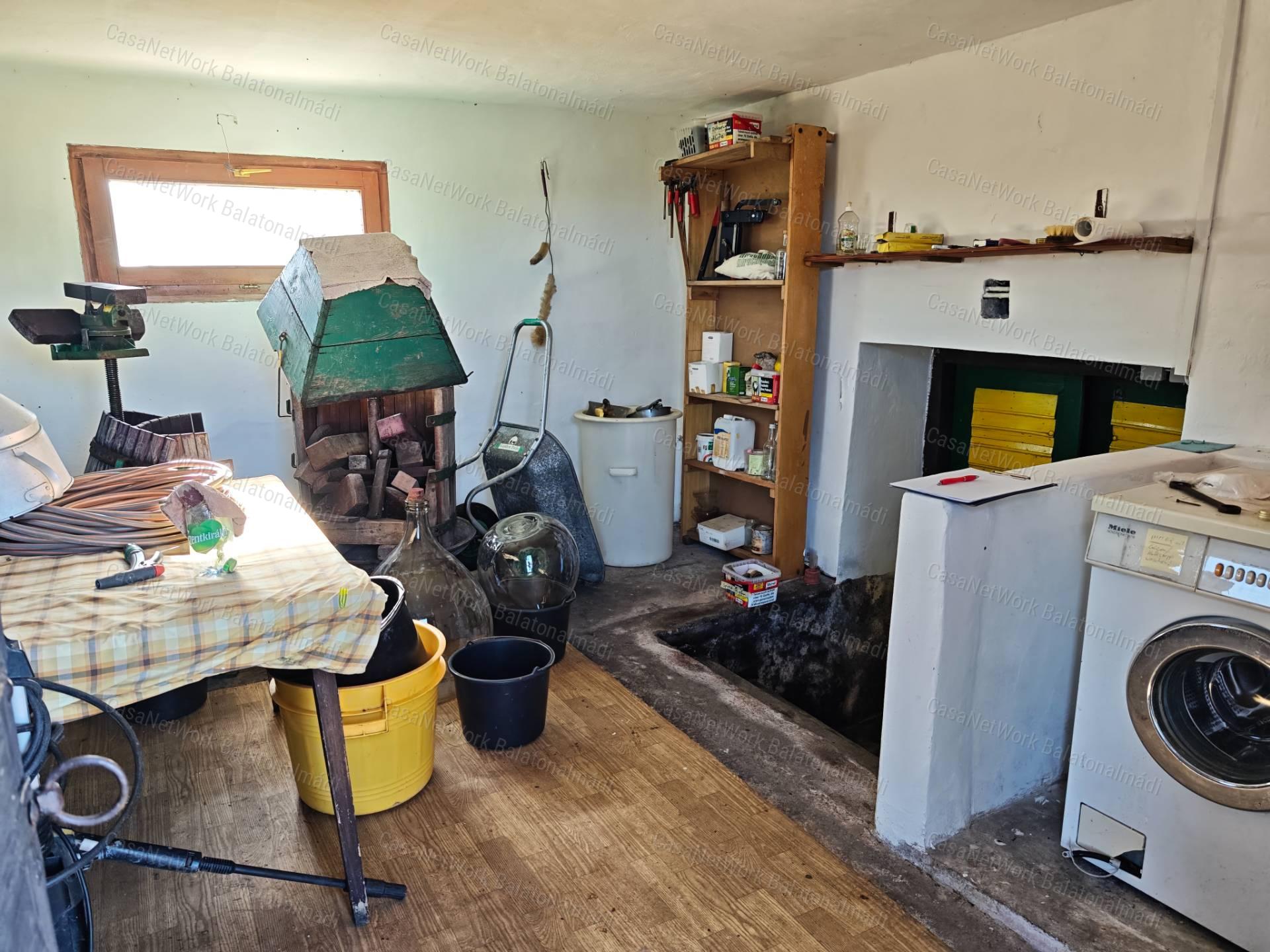 Balatoni panorámás nyaraló eladó Felsőörsön