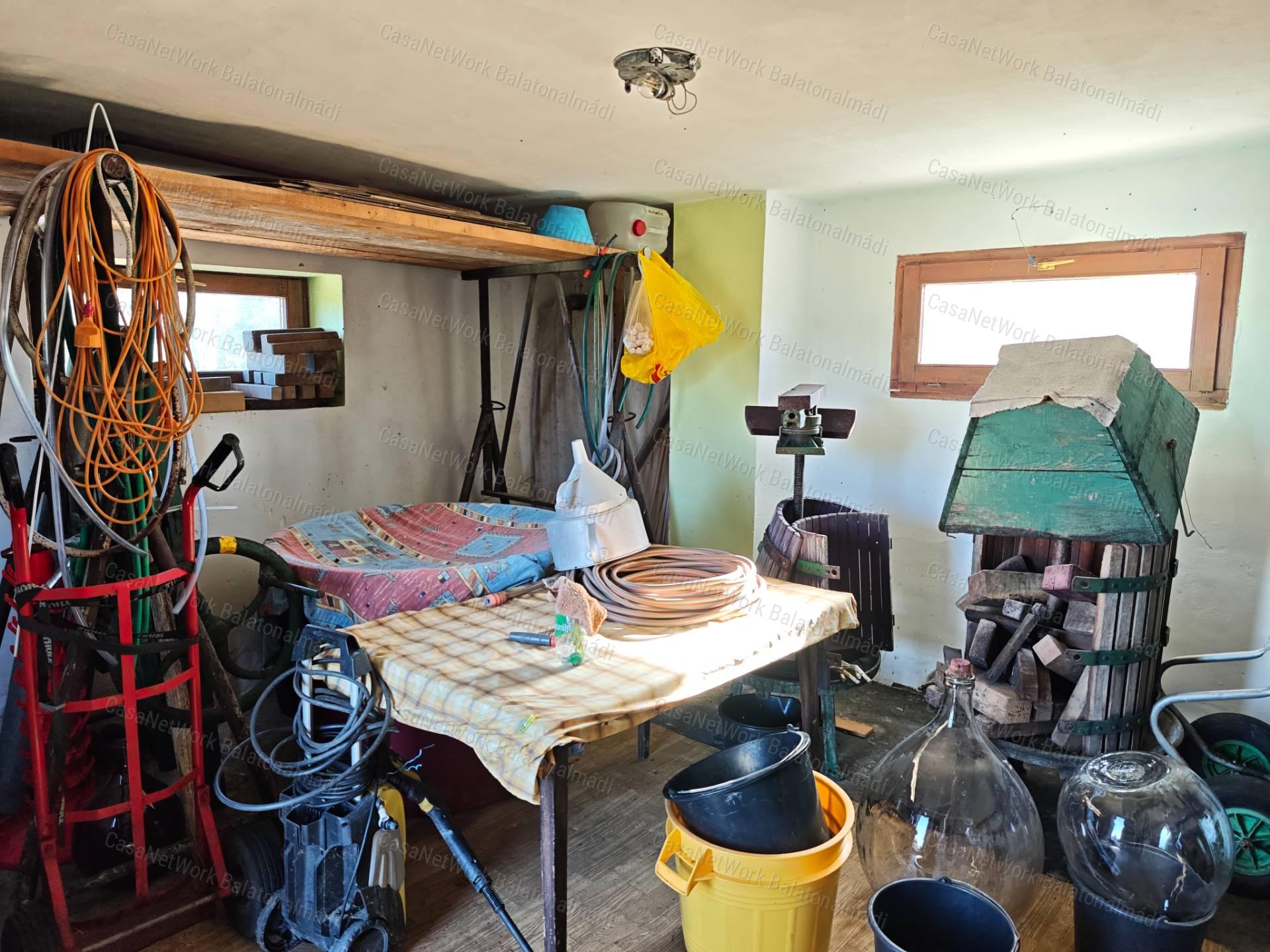 Balatoni panorámás nyaraló eladó Felsőörsön