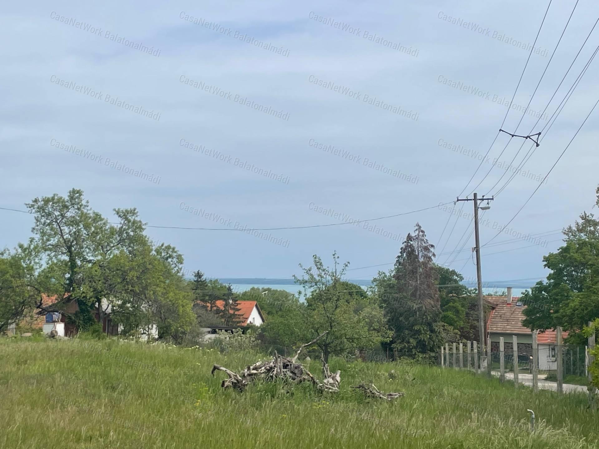 Panorámás építési telek Balatonalmádi Öreghegyen