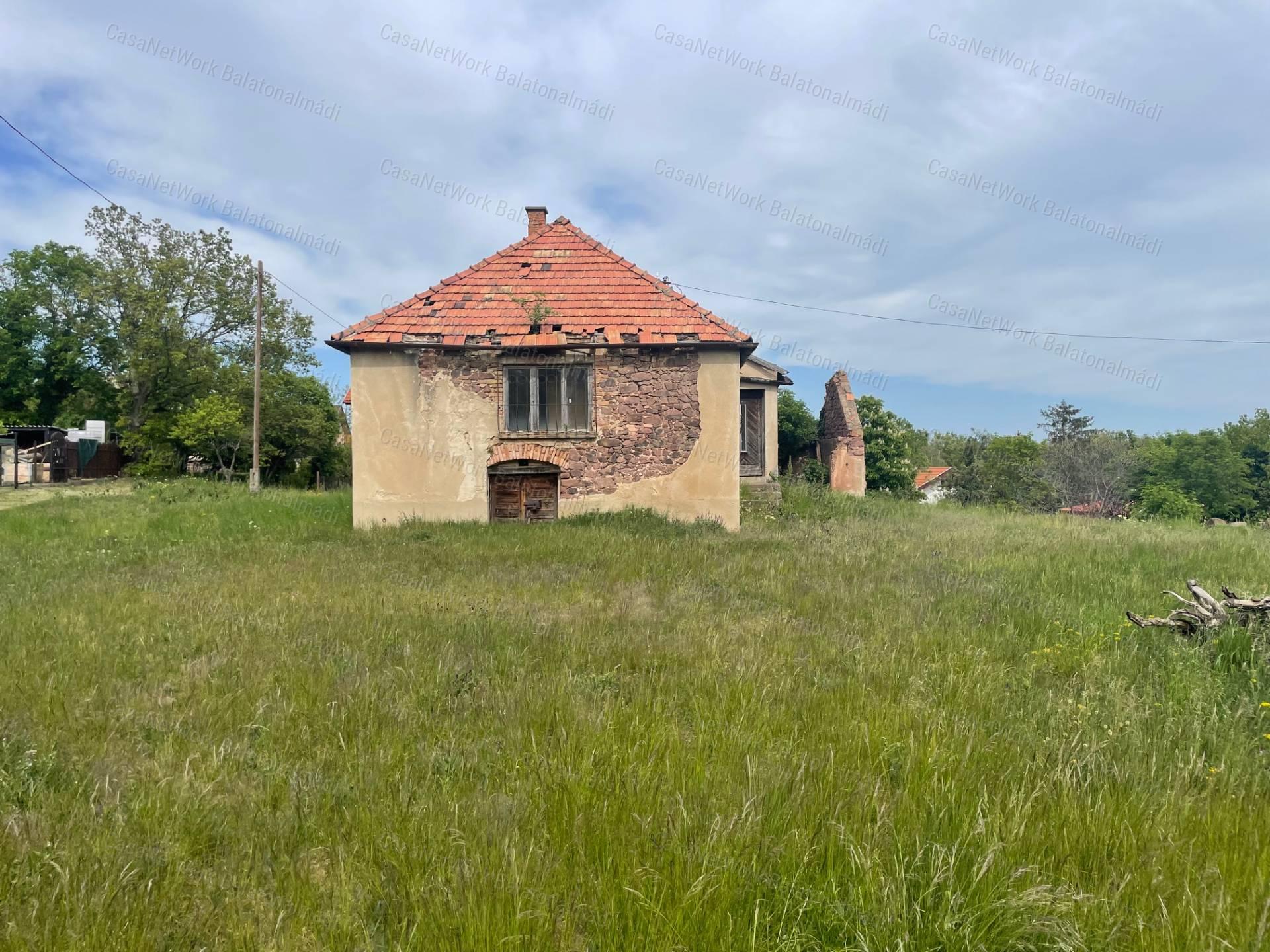 Panorámás építési telek Balatonalmádi Öreghegyen