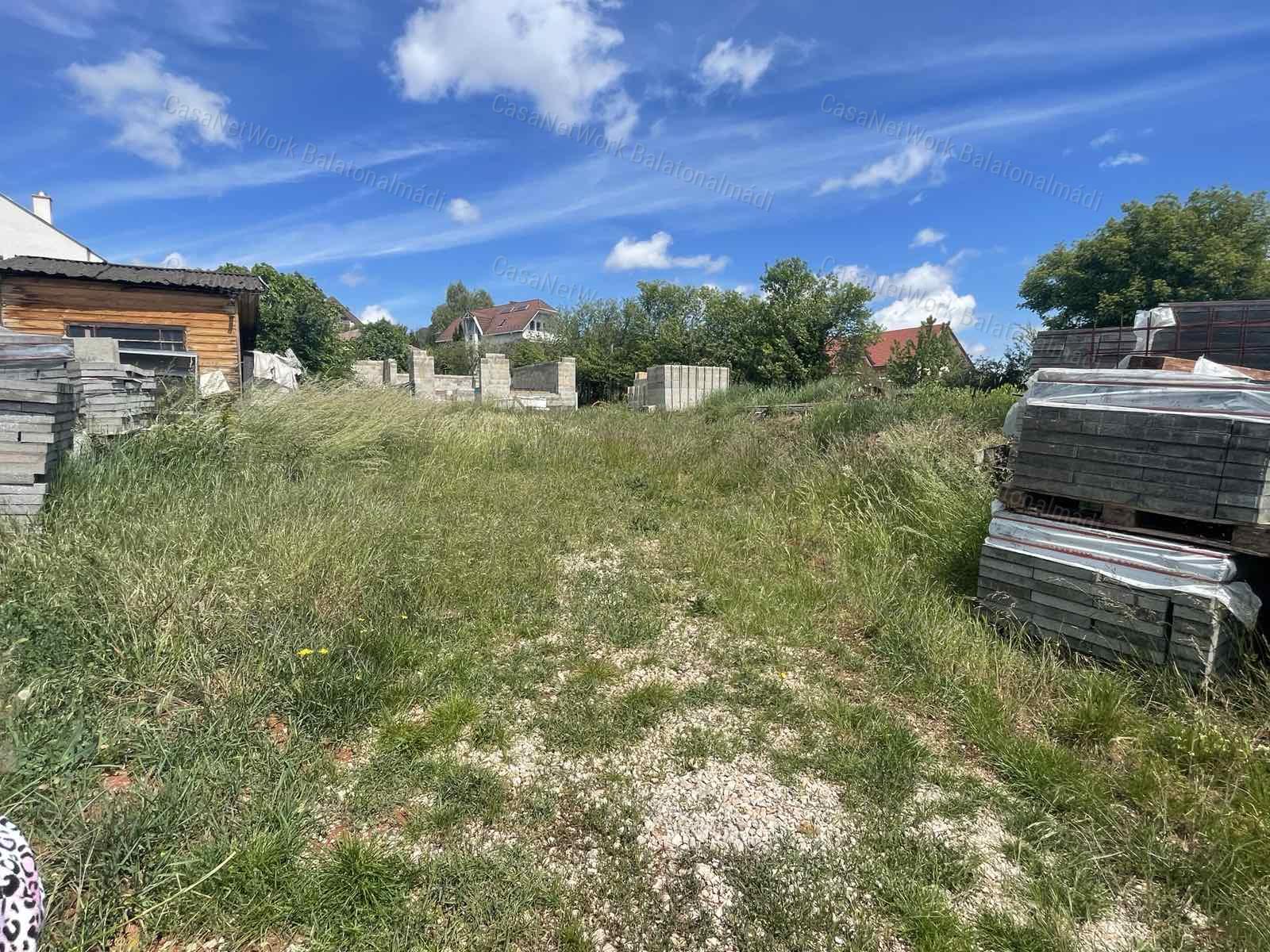Balatoni panorámás építési telek eladó Felsőörsön
