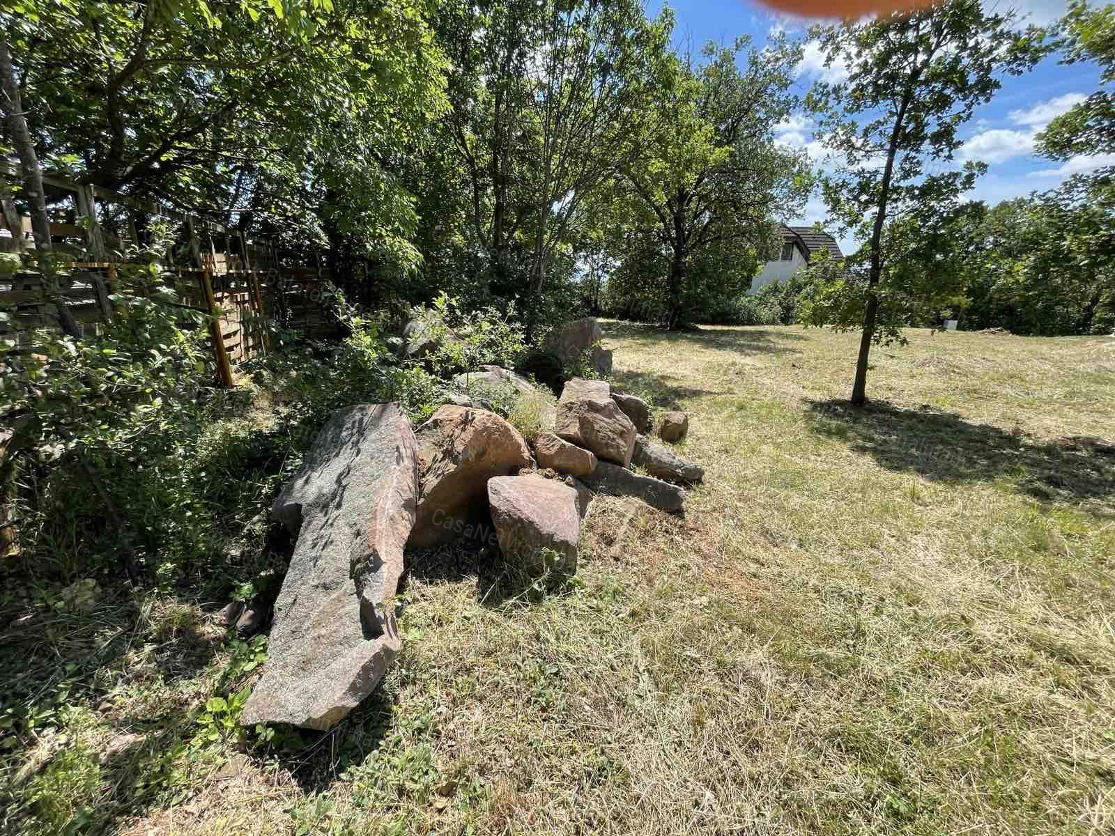 Balatoni részpanorámás építési telek eladó Balatonalmádiban