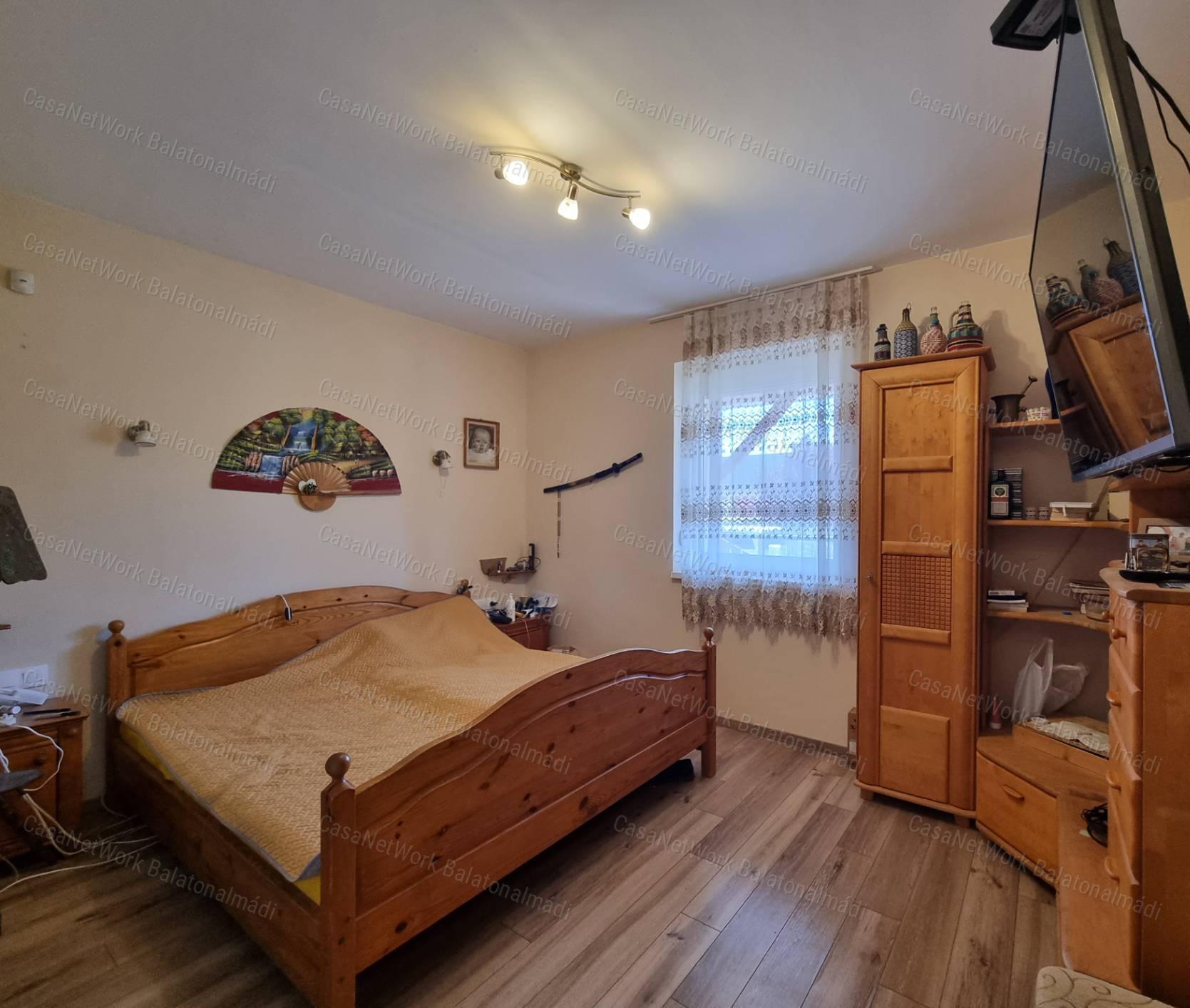 Eladó zöldövezeti, kivételes adottságú családi ház Balatonfűzfőn!