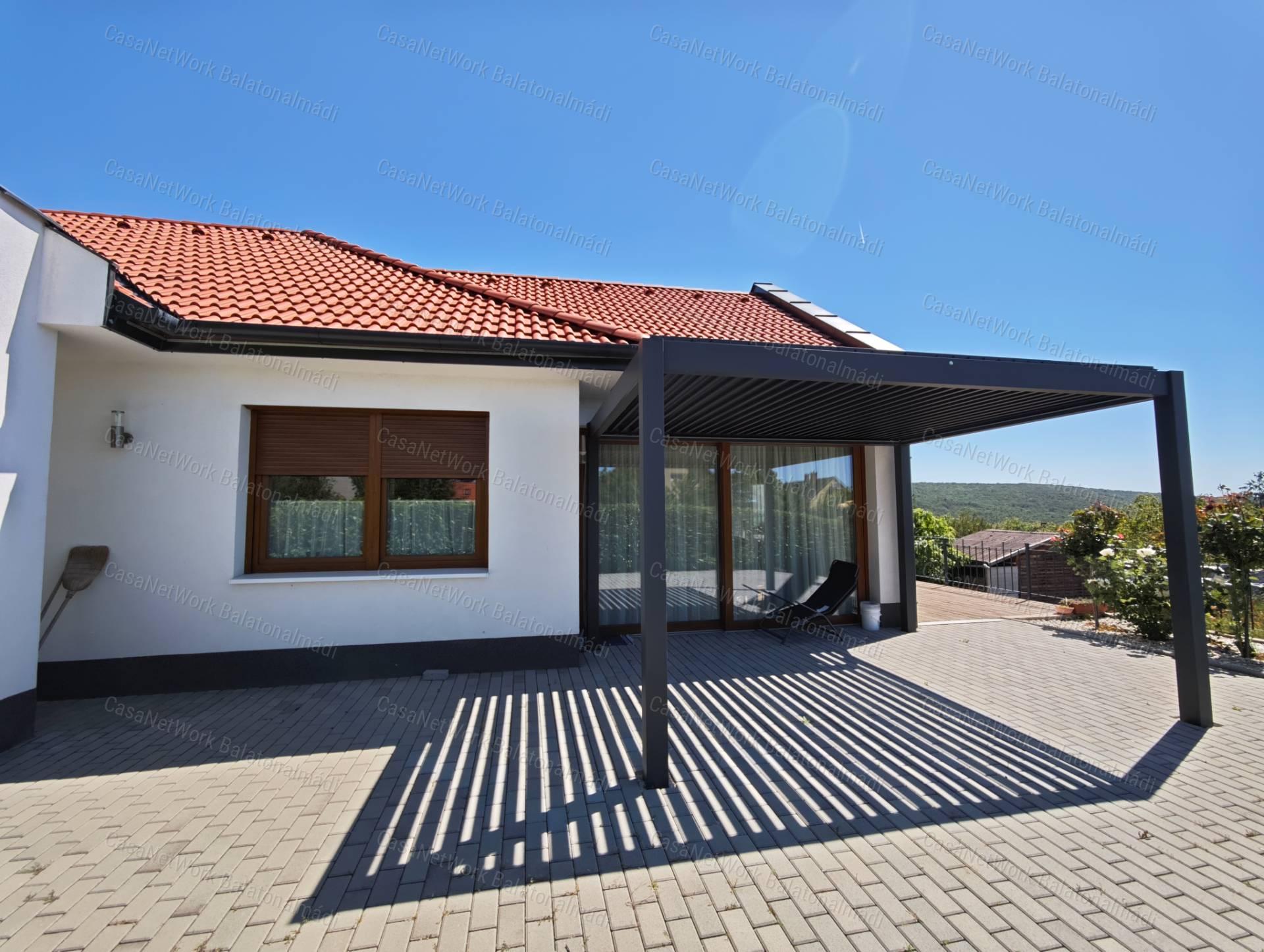 Balatoni panorámás korszerű családi ház eladó Felsőörsön