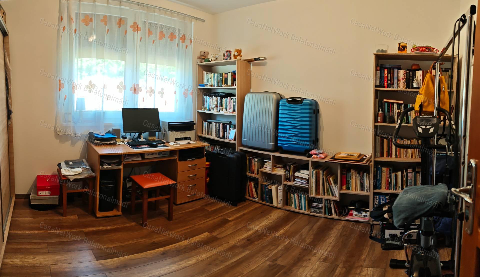 Balatoni panorámás korszerű családi ház eladó Felsőörsön