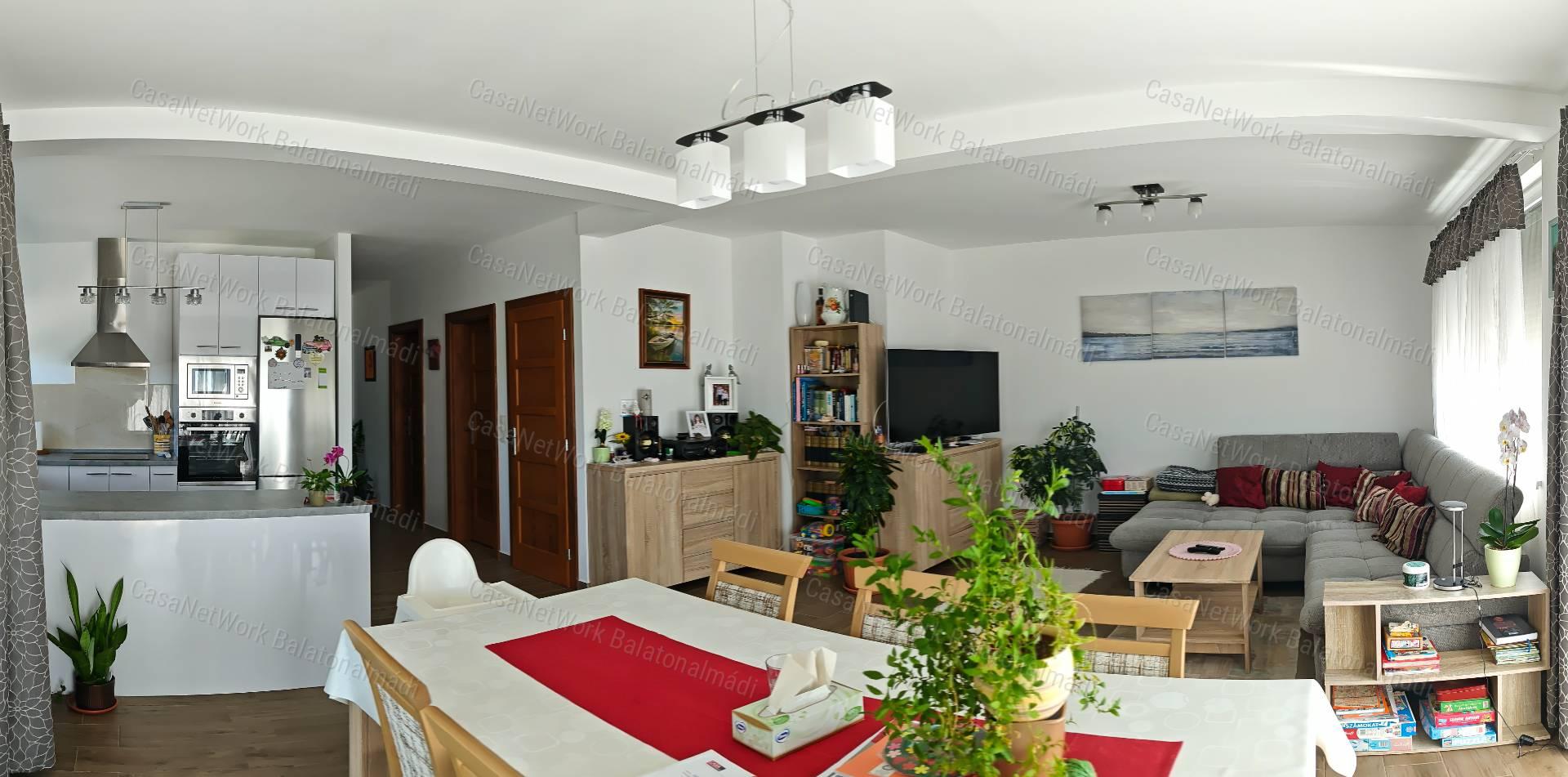 Balatoni panorámás korszerű családi ház eladó Felsőörsön