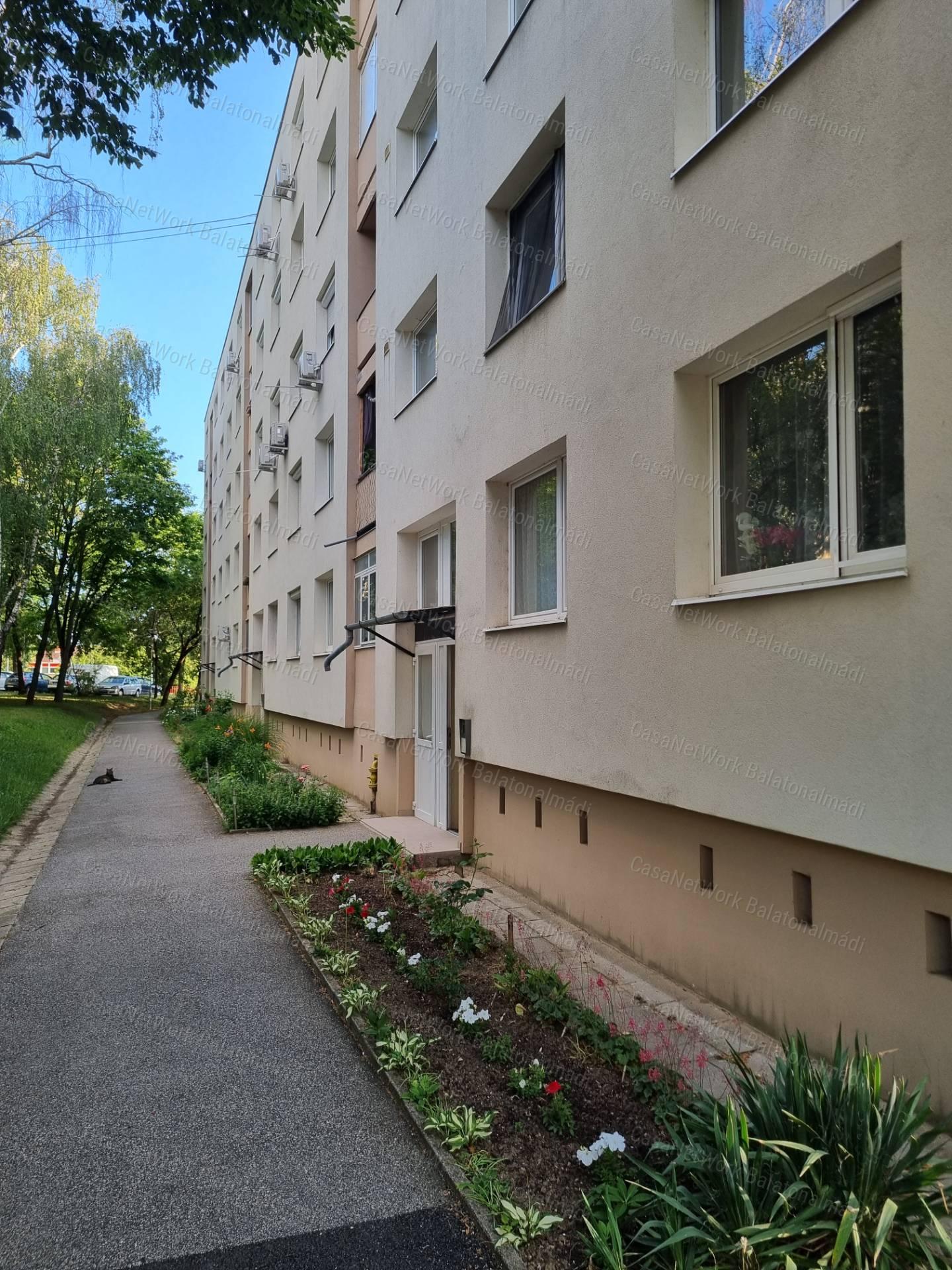 Eladó társasházi lakás Veszprém Egyetemváros városrészén!
