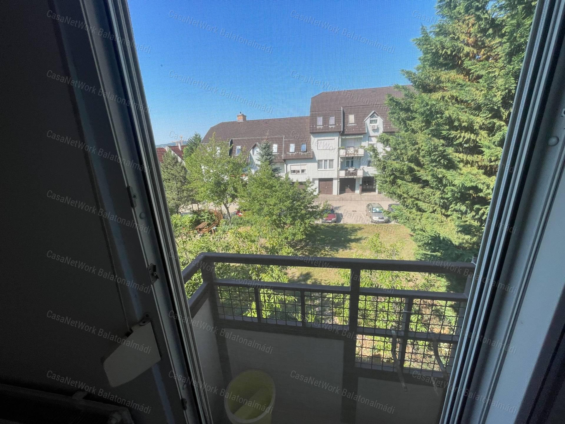 Balatonfüreden erkélyes lakás eladó