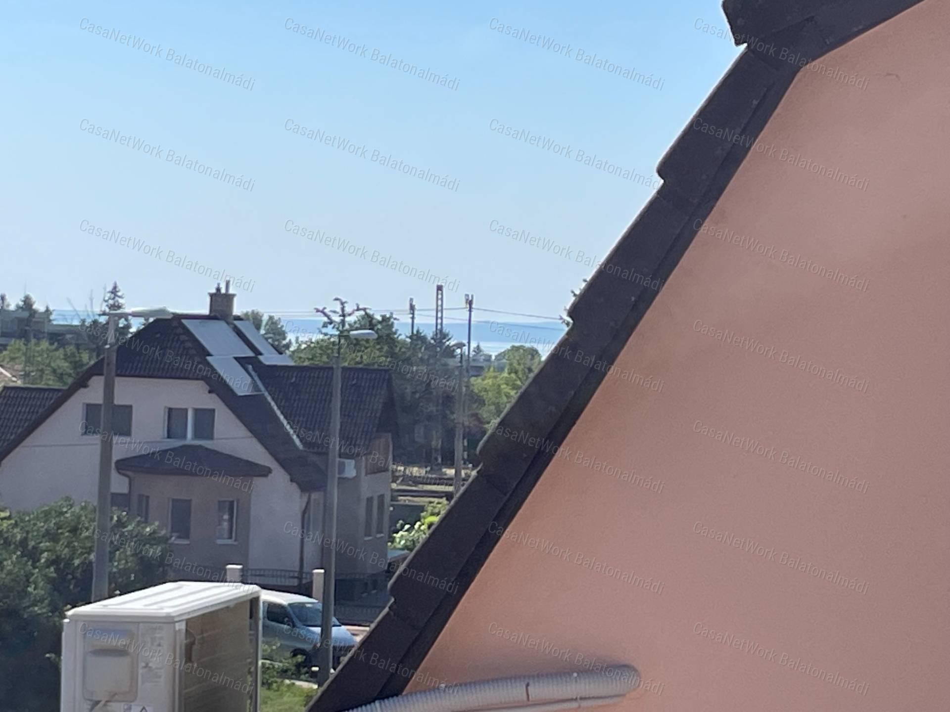 Balatonfüreden erkélyes lakás eladó