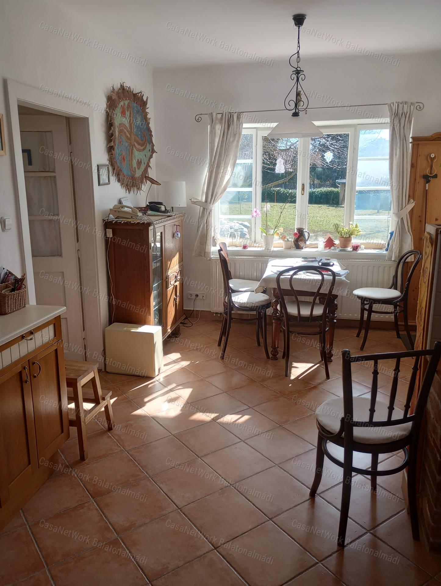 Eladó balatonkenesei ház 1920 m2 telekkel. Két ingatlan egy áráért