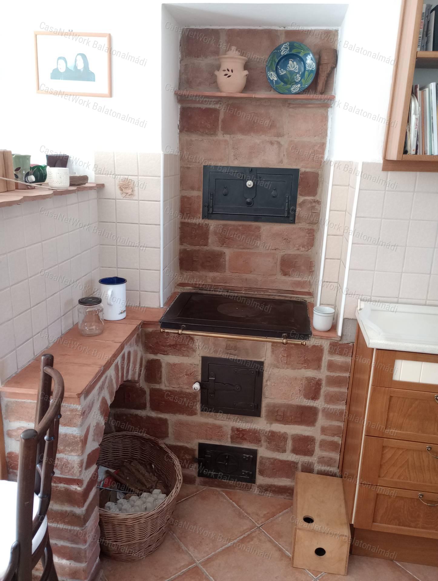 Eladó balatonkenesei ház 1920 m2 telekkel. Két ingatlan egy áráért