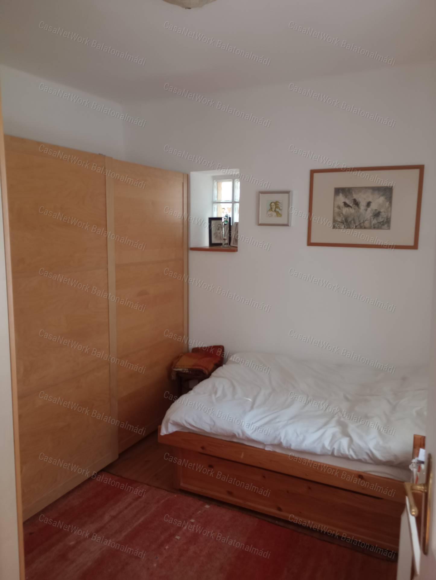 Eladó balatonkenesei ház 1920 m2 telekkel. Két ingatlan egy áráért