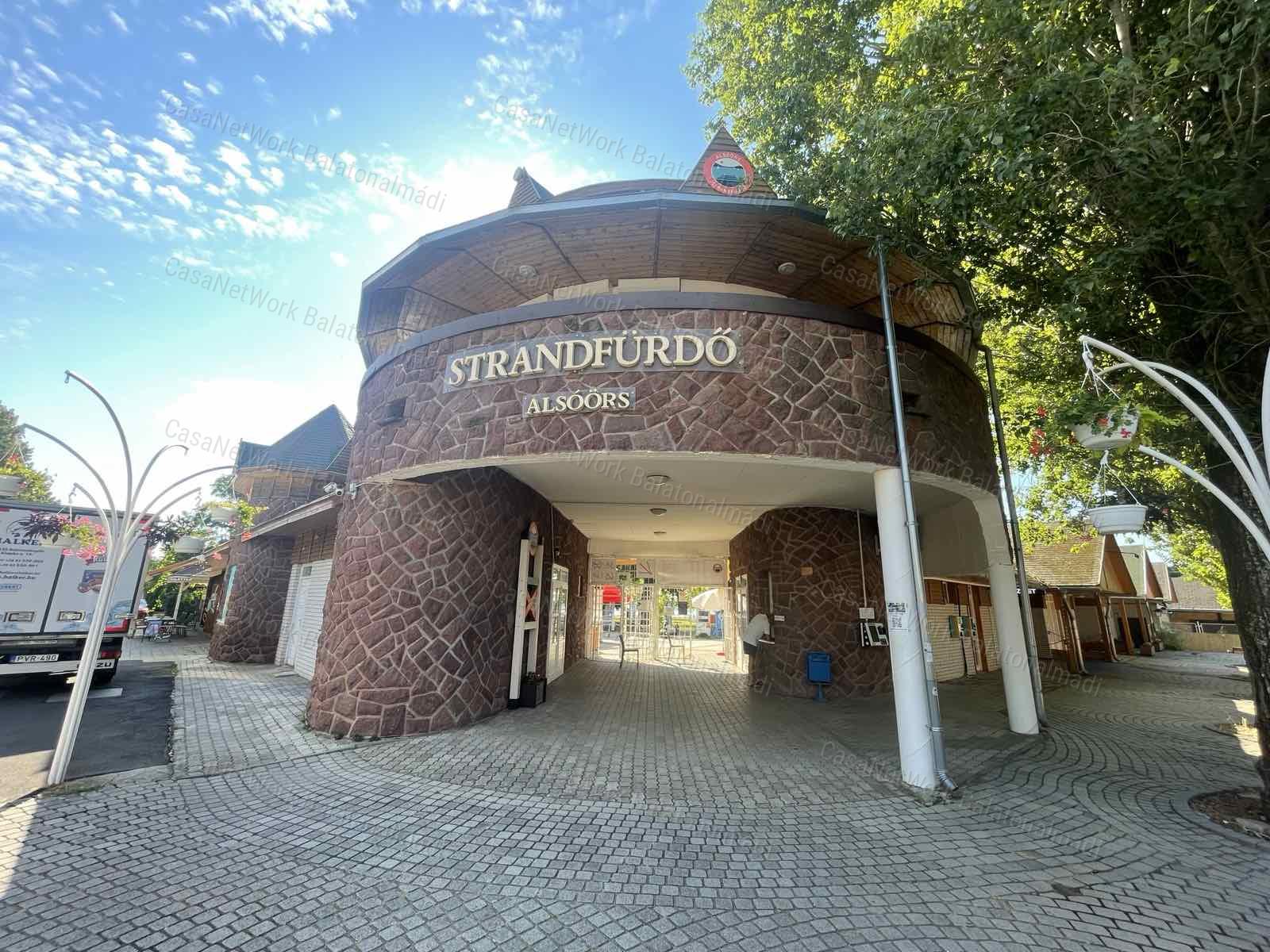 Strandközeli üdülőapartman eladó Alsóörsön