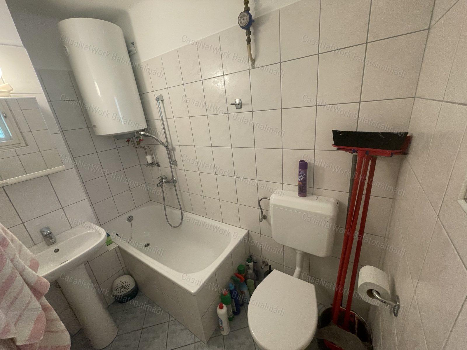 Strandközeli üdülőapartman eladó Alsóörsön