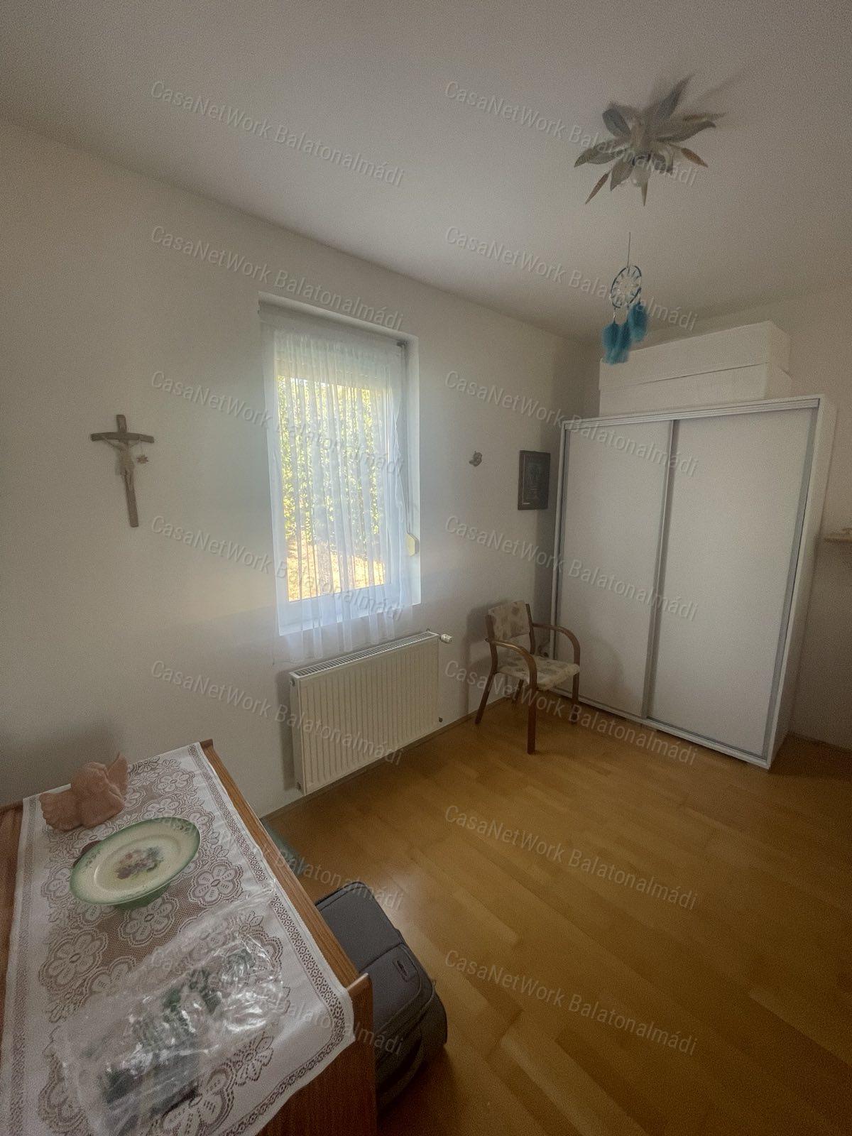 Balatonfüreden földszinti erkélyes lakás eladó