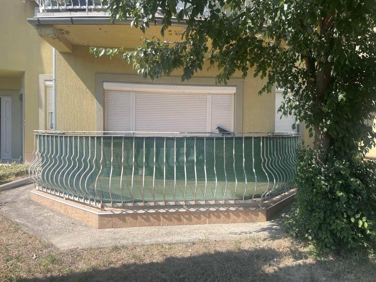 Balatonfüreden földszinti erkélyes lakás eladó