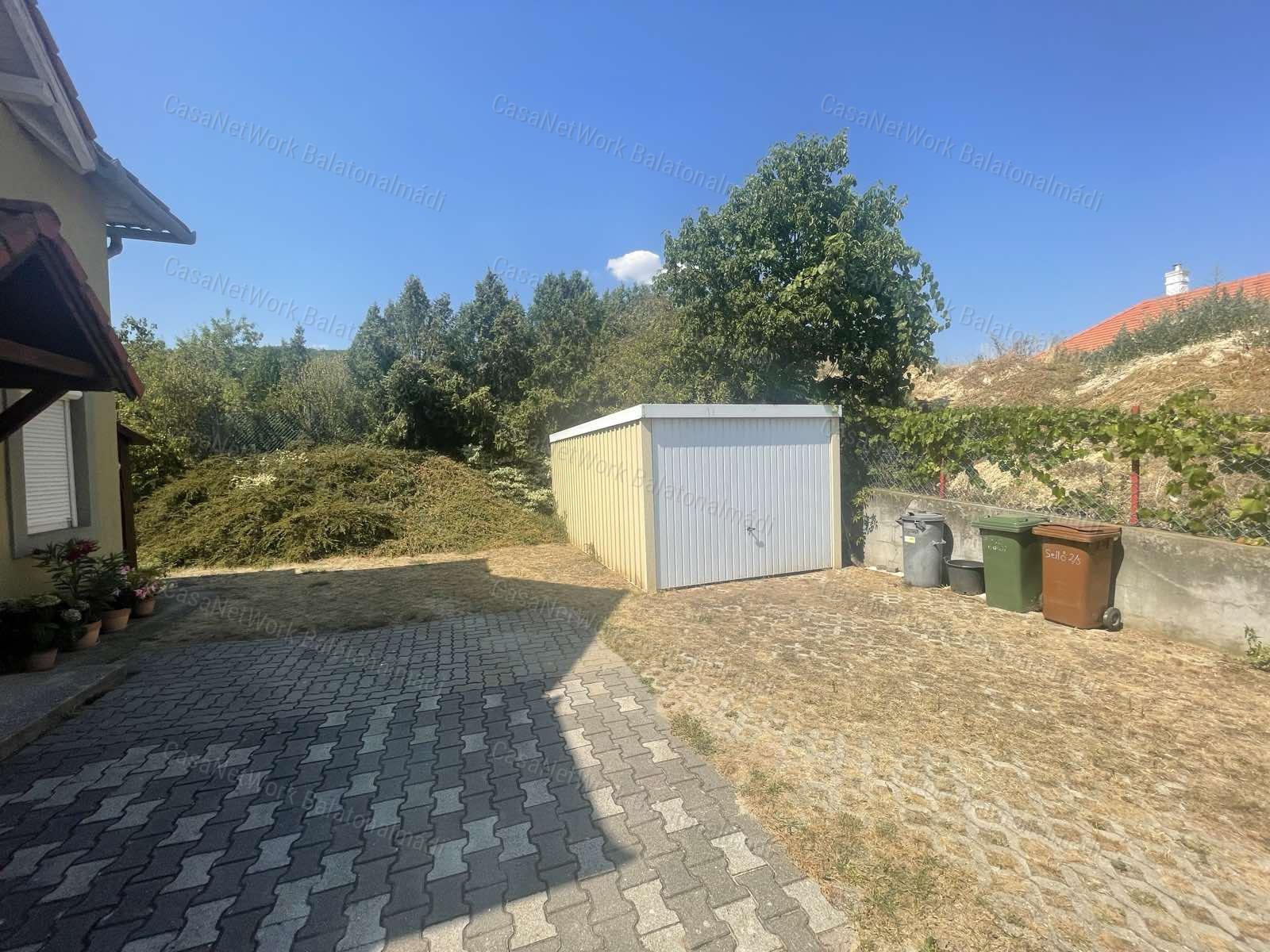 Balatonfüreden földszinti erkélyes lakás eladó
