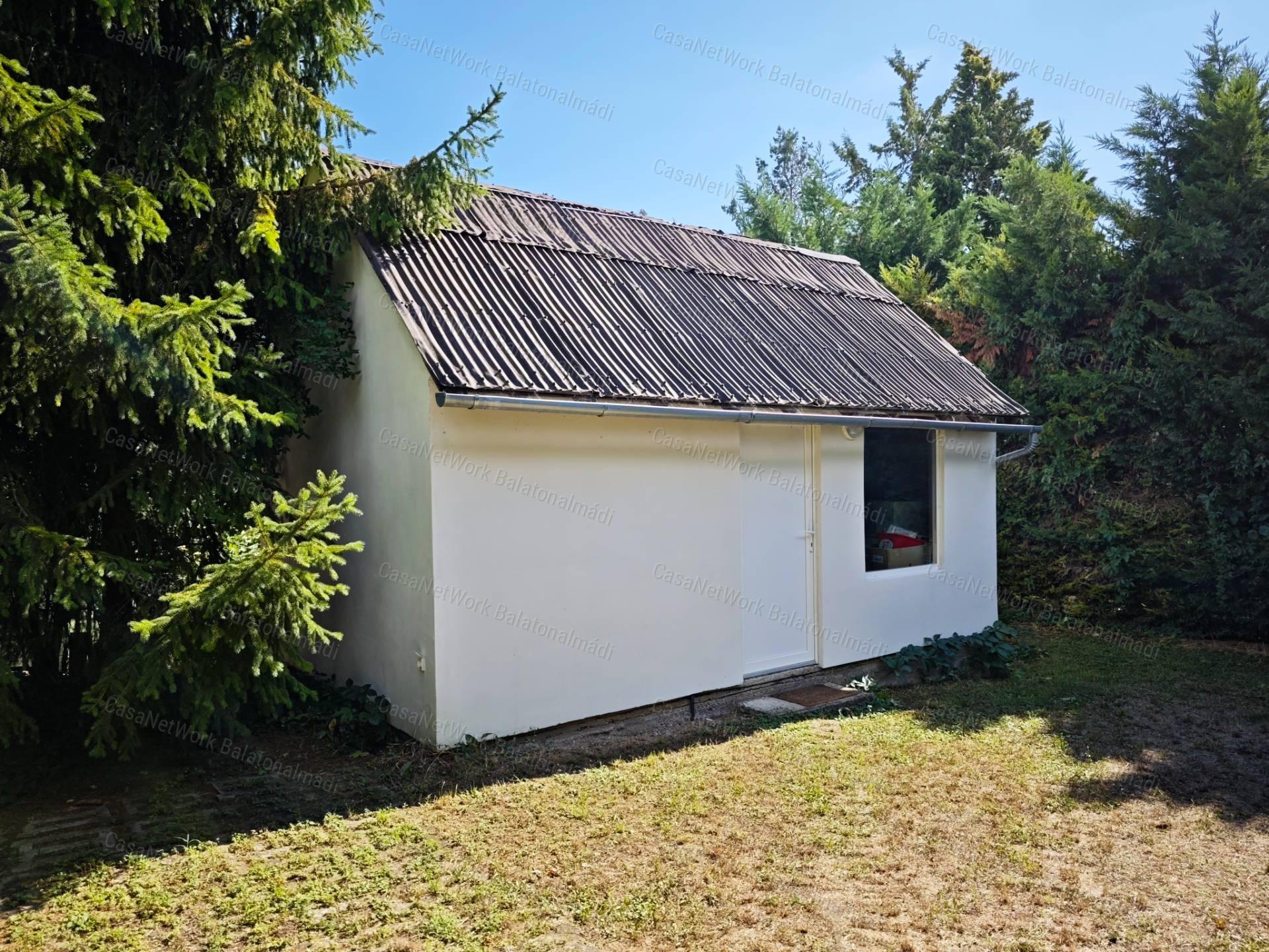Hangulatos lakóingatlan eladó Balatonalmádiban központhoz közel