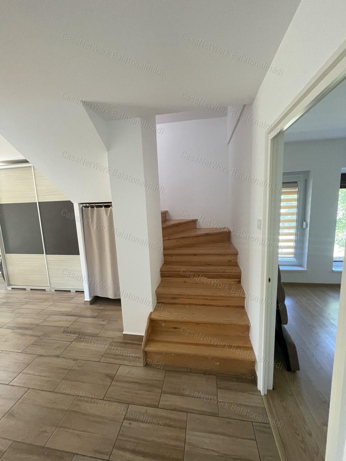 144 m²-es ikerház 600 méterre a szabadstrandtól