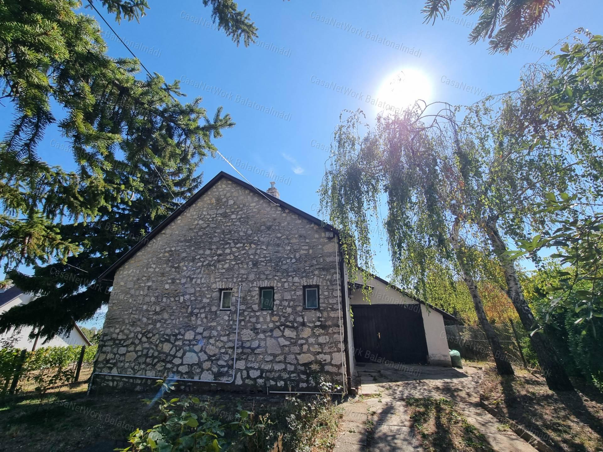 Eladó családi ház balatoni panorámával Balatonalmádiban!