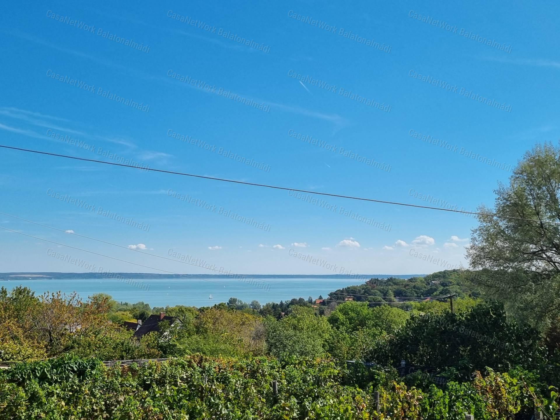 Eladó családi ház balatoni panorámával Balatonalmádiban!