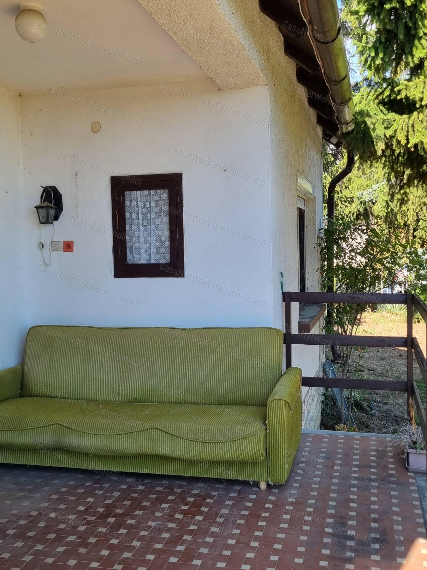 Eladó családi ház balatoni panorámával Balatonalmádiban!