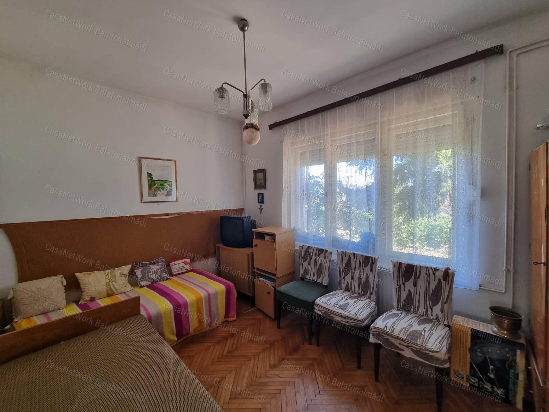 Eladó családi ház balatoni panorámával Balatonalmádiban!