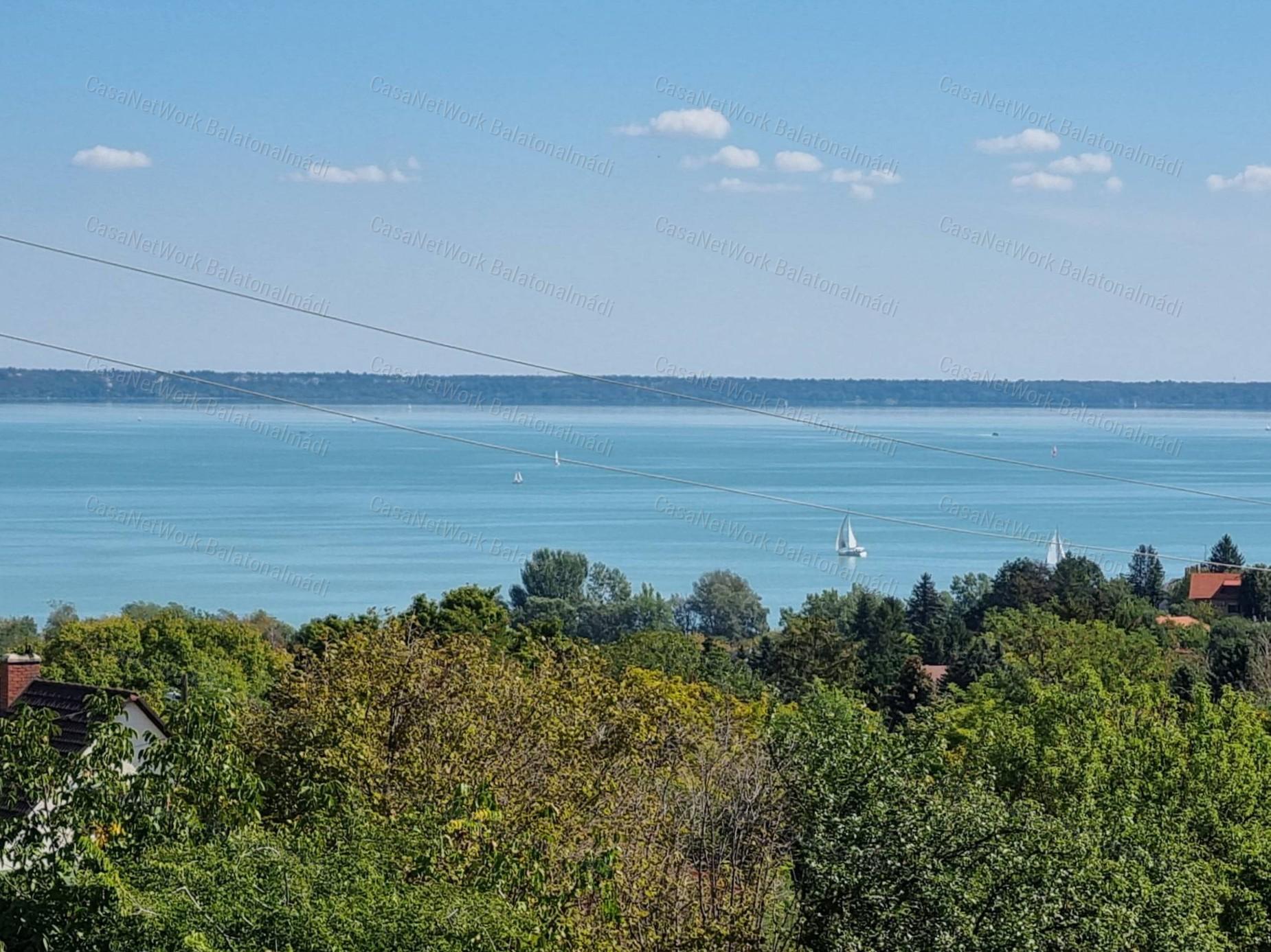 Eladó családi ház balatoni panorámával Balatonalmádiban!