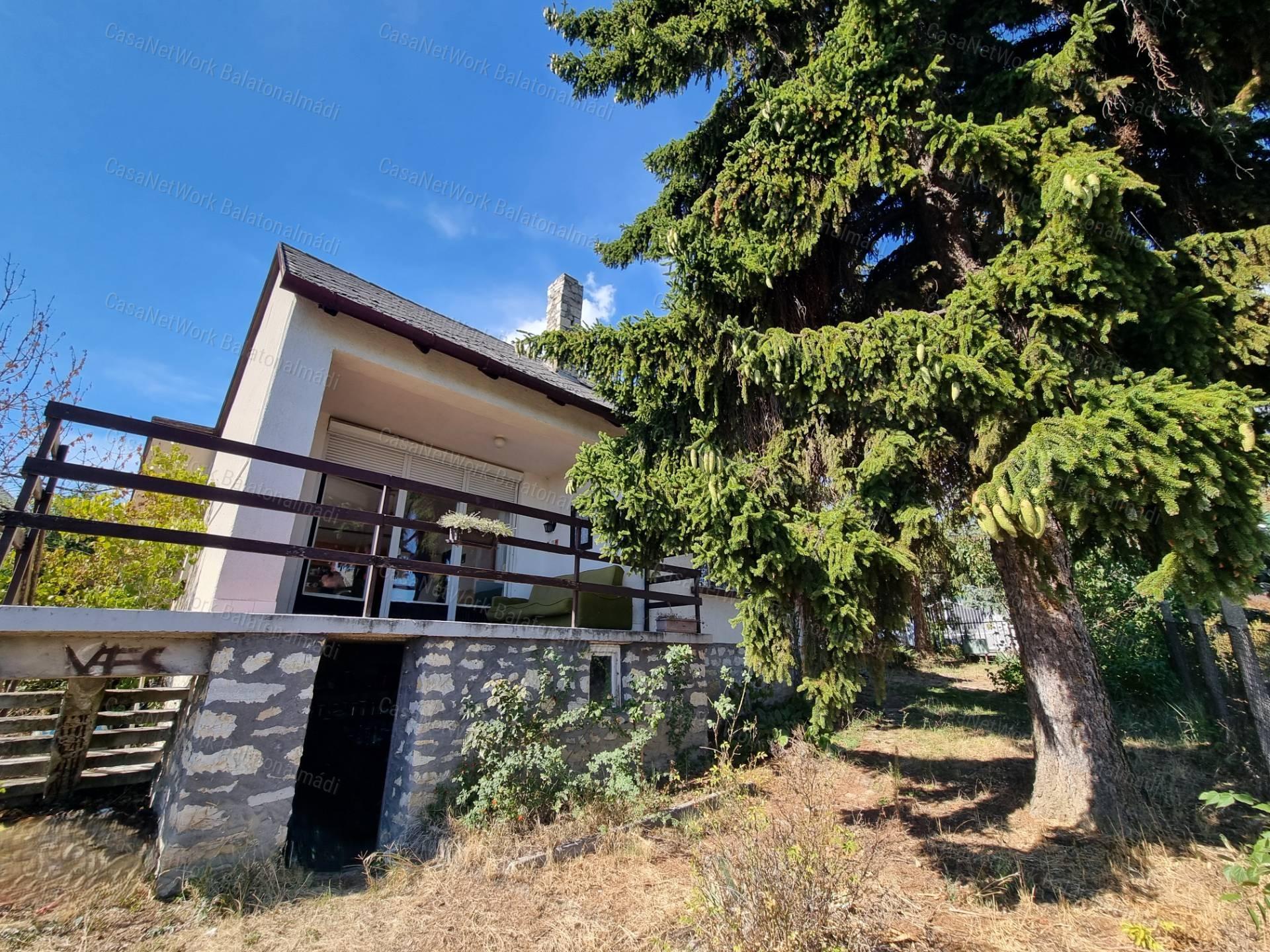 Eladó családi ház balatoni panorámával Balatonalmádiban!
